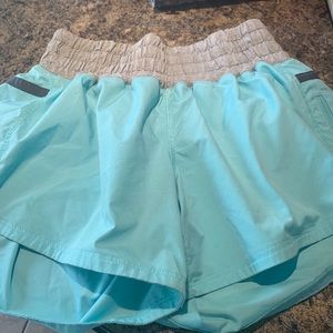 Size 6 lulu shorts